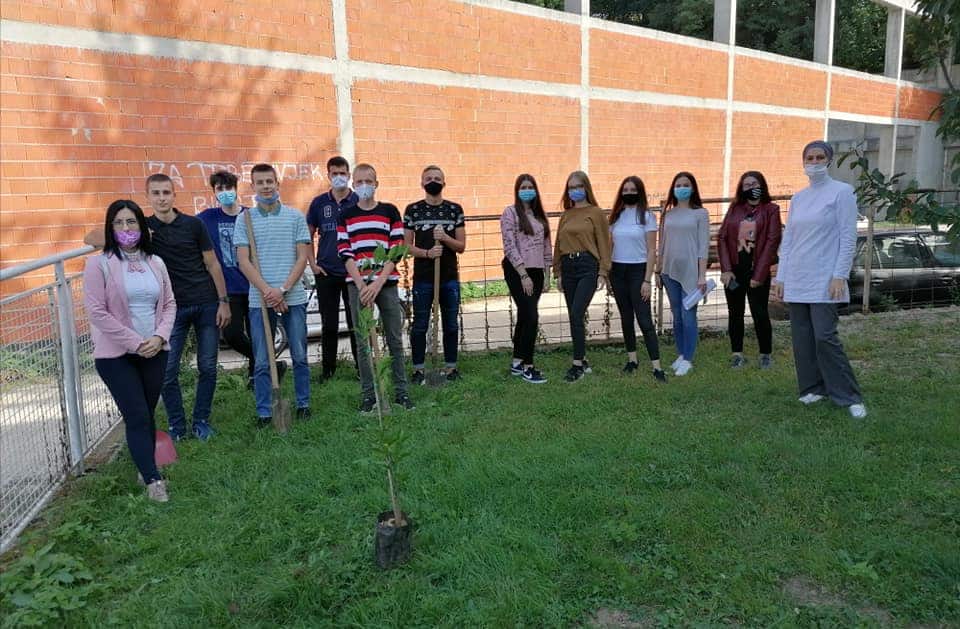 (FOTO) Učenici MSEUŠ Travnik posadili "drvo mira"