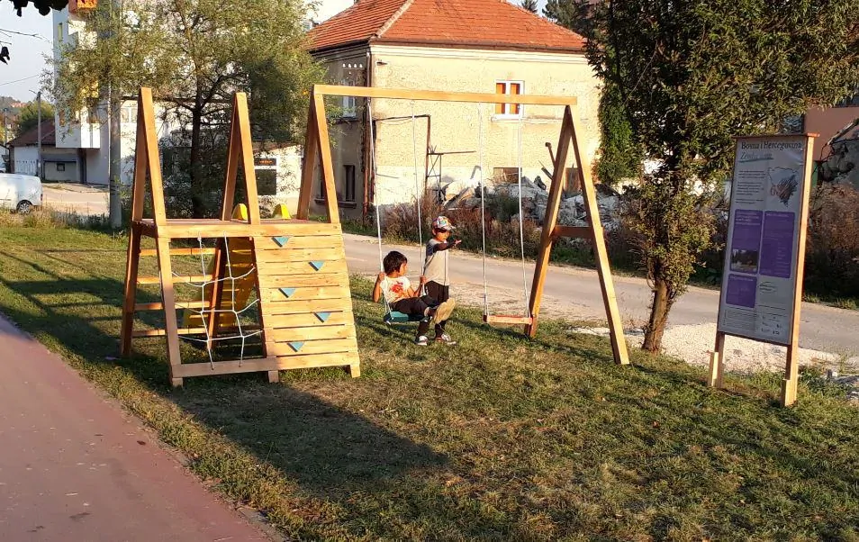 NOVO U TRAVNIKU / Postavljeno igralište za djecu u ulici Aleja Konzula