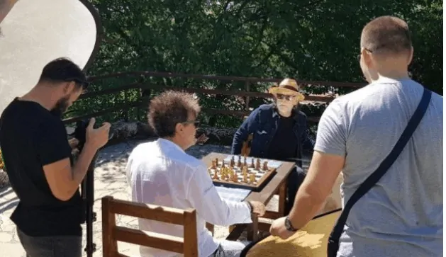 Snimali u Travniku/ Josip Pejaković u novom spotu Crvene jabuke