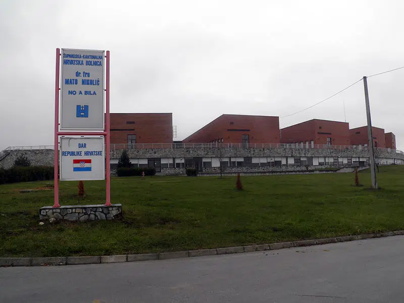 U HB “Dr. fra Mato Nikolić” veliki broj medicinskog osoblja pozitivan na Covid-19
