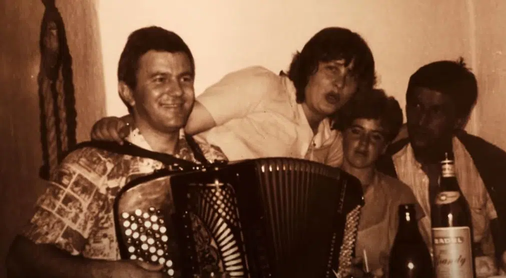 U sjećanju neka žive Pera, FIS, harmonika