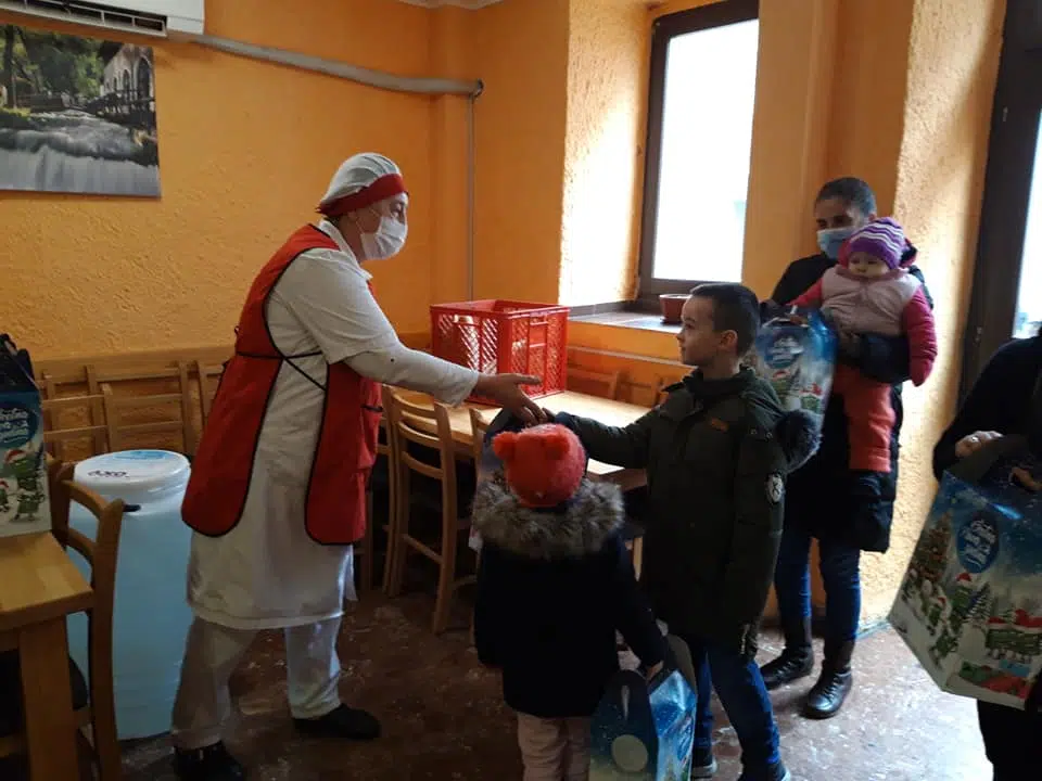 (FOTO) Merhamet Travnik / Paketići za djecu korisnika i posjete najugroženijoj kategoriji ljudi