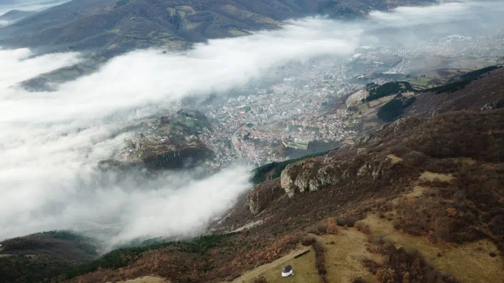 Nadomak Travnika/ Prostrano selo Velika Bukovica