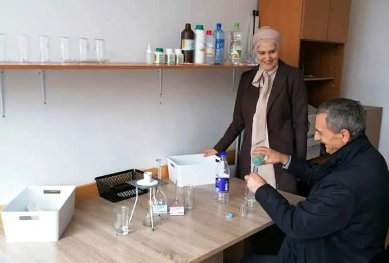Mješovita srednja ekonomsko-ugostiteljska škola Travnik/ Novi kabinet hemije!