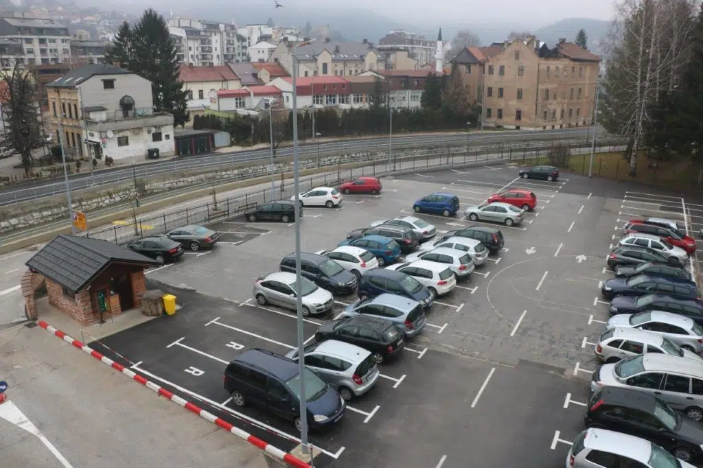 Kod Gimnazije/ Sutra započinje s radom najveći parking u Travniku