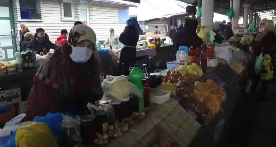 PIJACA TRAVNIK – Ne zna zima šta je život i potreba!