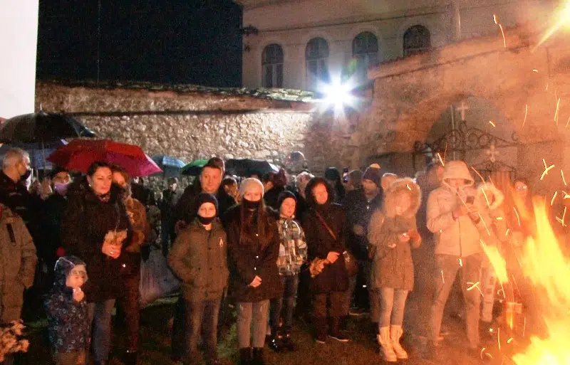 Božićna liturgija u hramu Uspenja Presvete Bogorodice u Travniku
