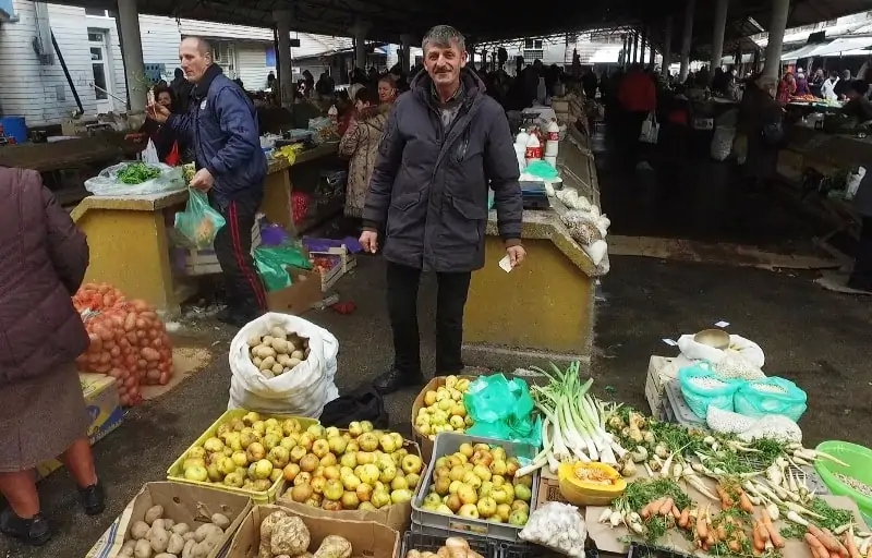 Travnička pijaca/ Svako ima svog favorita među trgovcima…