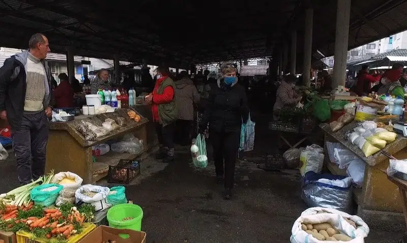 Pijaca Travnik/ Nova godina, stari problemi…