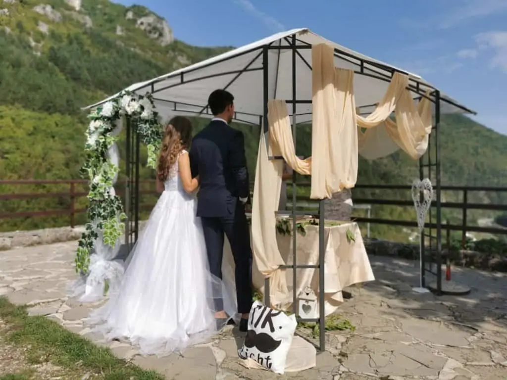 POZIV PAROVIMA / Prijavite se za vjenčanja na Dan općine Travnik