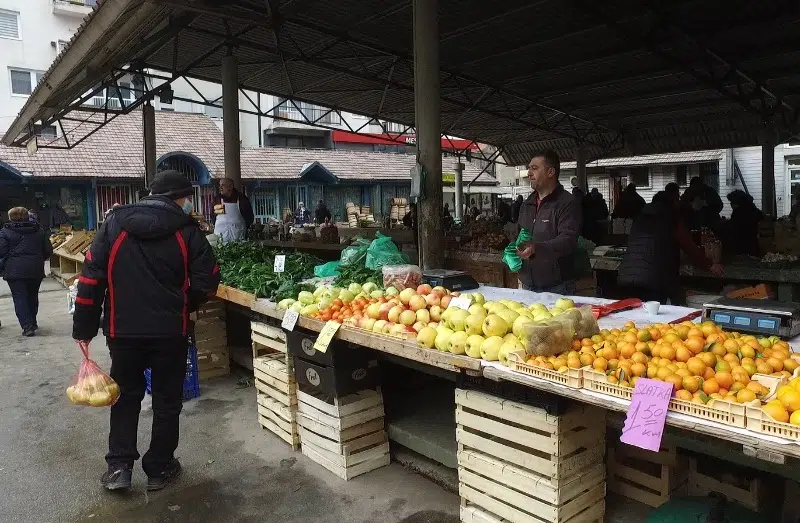 Pijaca Travnik/ Da je četvrtak u petak valjalo bi!