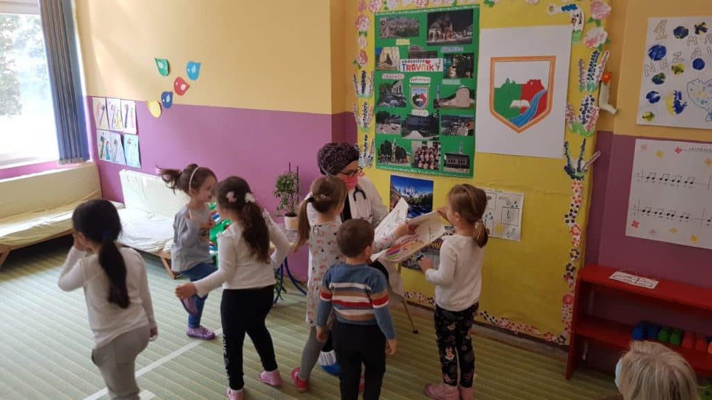 (foto) "pedijatar u obdaništu" / dr. alisa islamović-hrnjić djecu upoznala s jednostavnim pravilima očuvanja zdravlja