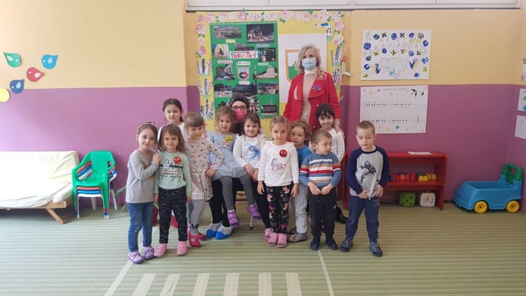 (foto) "pedijatar u obdaništu" / dr. alisa islamović-hrnjić djecu upoznala s jednostavnim pravilima očuvanja zdravlja