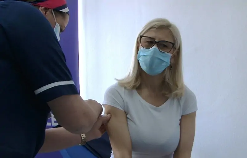 Počela vakcinacija u SBK/ U Bolnici za plućne bolesti i TBC u Travniku vakcinisani svi zainteresirani zdravstveni radnici