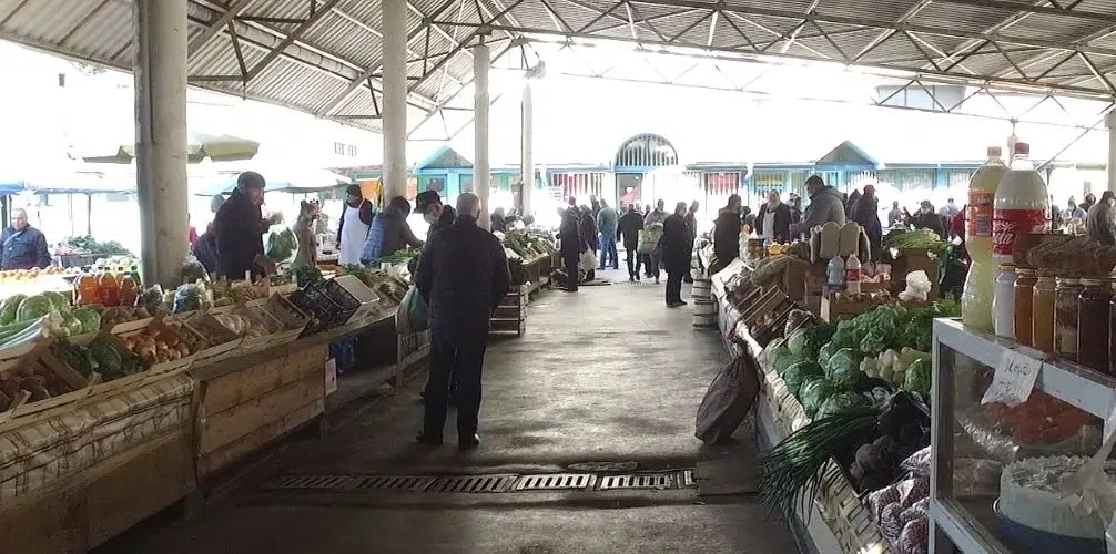 PIJACA TRAVNIK / Svi koji su imali gdje i otišli su!