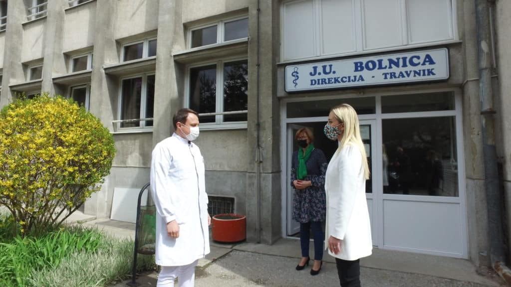 “Alma Ras” donirala respirator za JU Bolnica Travnik