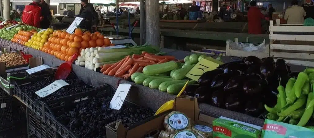 Pazarni dan na Zelenoj pijaci u Travniku