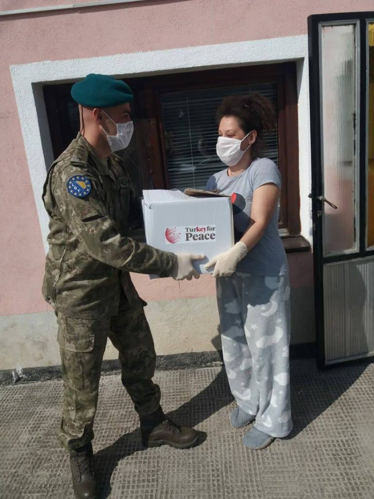(FOTO) LOT tim Travnik / Podijeljeni ramazanski paketi za socijalno ugrožene građane