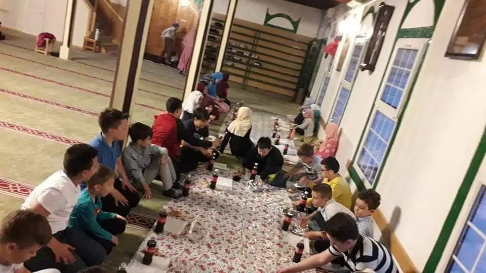 (FOTO) H.O. “Dirhem” / Iftari za 75 postača u Travniku