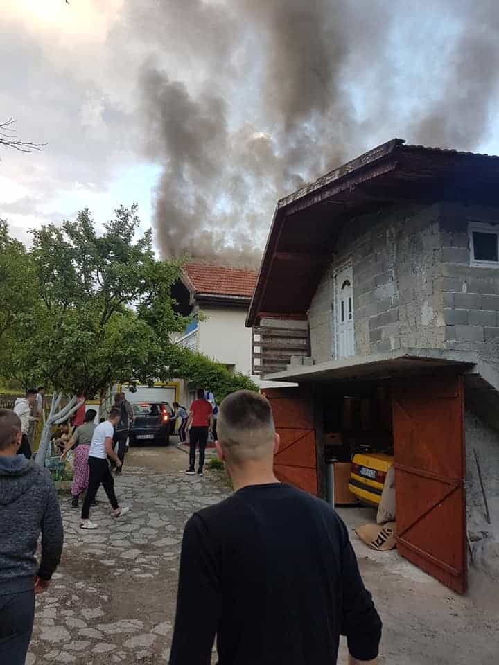 (FOTO) Izgorio sprat kuće porodice iz Radojčića, Dautović obećao pomoć