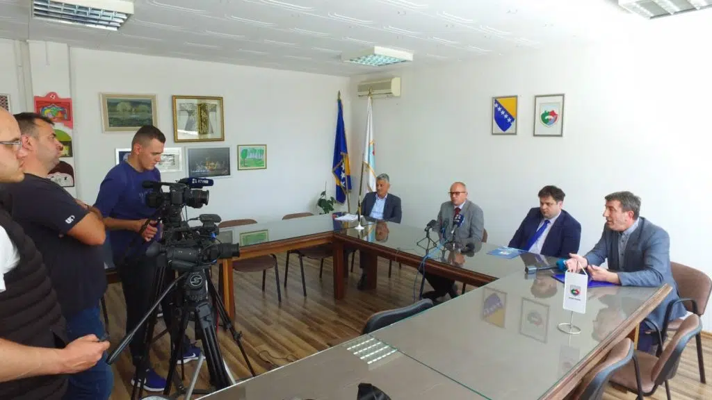 Prva PRESS konferencija načelnika Dautovića/ Govorilo se o tri najaktuelnija problema u Travniku