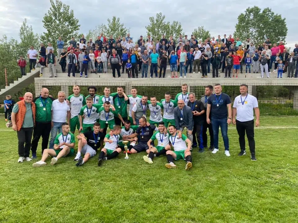 (FOTO) Na stadionu FK “Rudar” upriličena dodjela medalja i pehara za šampione