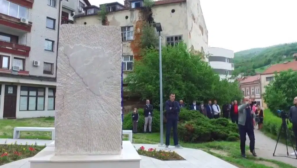 Otkriveno spomen-obilježje herojima 7. Korpusa Armije RBiH u Travniku