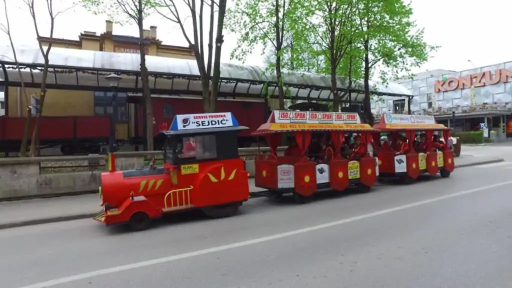 Travničani sačuvali tradiciju/ Duvački orkestar svirao prvomajsku budnica!