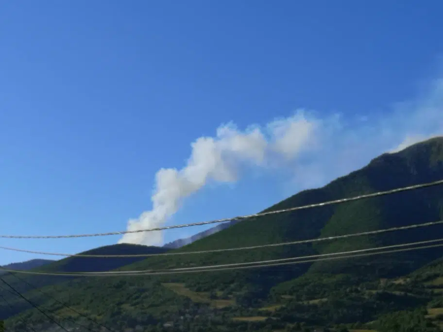 (FOTO) Brojni požari u Travniku, dim vidljiv skoro svakodnevno