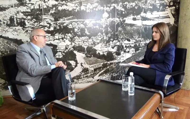Pogledaje intervju sa načelnikom općine Travnik Kenanom Dautovićem