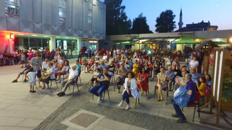 (FOTO) Građani uživali u još jednoj „Travničkoj večeri“