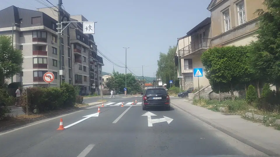 (FOTO) Radovi na održavanju cesta u Travniku uveliko traju