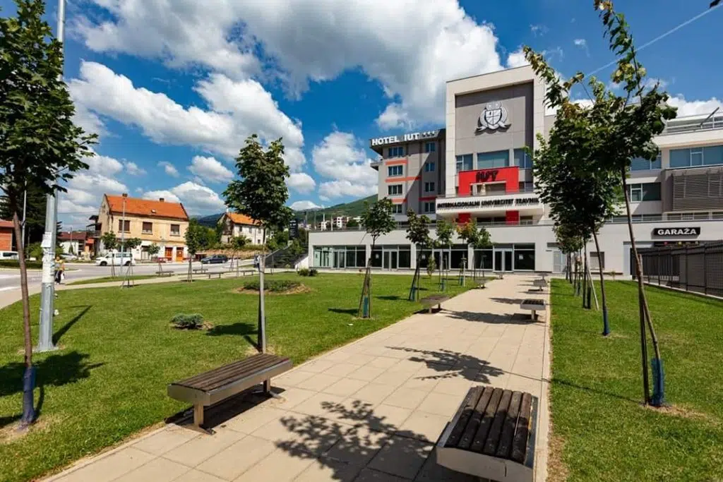 Potreban konobar u restoranu Hotela IUT