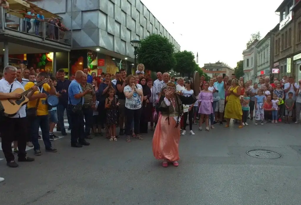 Sinoć u Travniku nastupao KUD Karaula