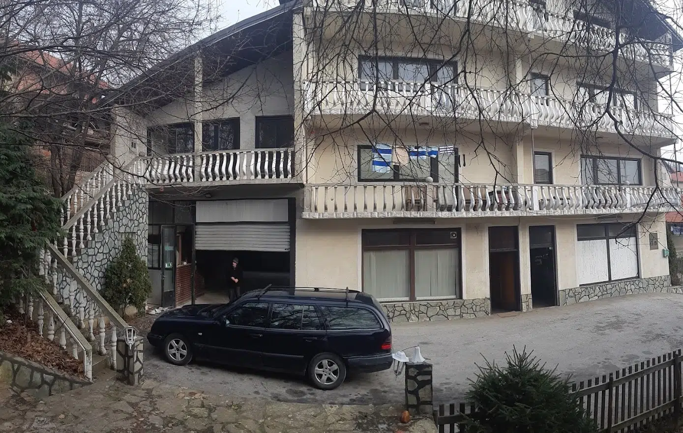 (FOTO) TRAVNIK/KALIBUNAR – Na prodaju stambeno-poslovna kuća s 4 zasebna stana, poslovnim prostorima…