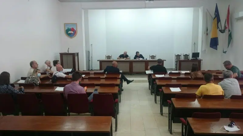 Održana Javna rasprava u Općini Travnik/ Građani nisu za gradnju benzinske na ovoj lokaciji