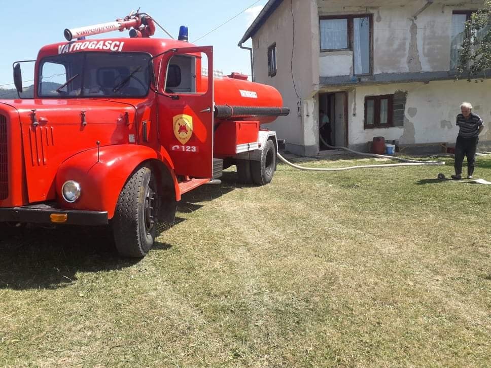 Travnički vatrogasci mještanima naselja Dukat i Gornji Dedići dostavili vodu
