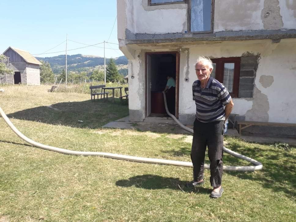 Travnički vatrogasci mještanima naselja Dukat i Gornji Dedići dostavili vodu