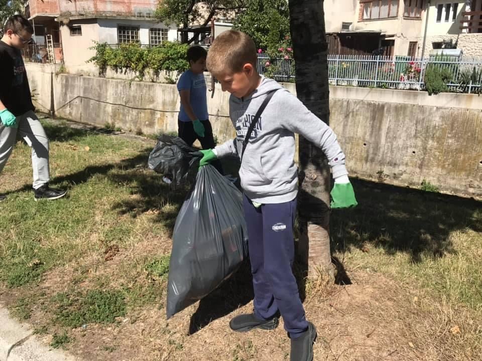 (FOTO) Akciji čišćenja pridružili se i članovi Košarkaškog kluba Travnik