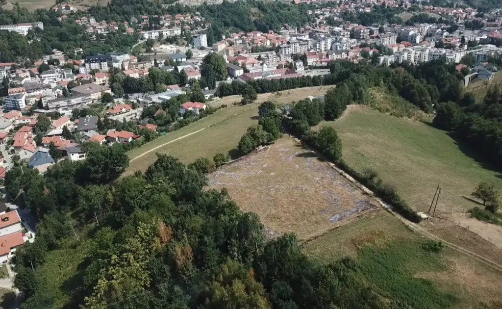 TVJ Travnik/ Izazvao požar pa zabranio pristup vatrogascima