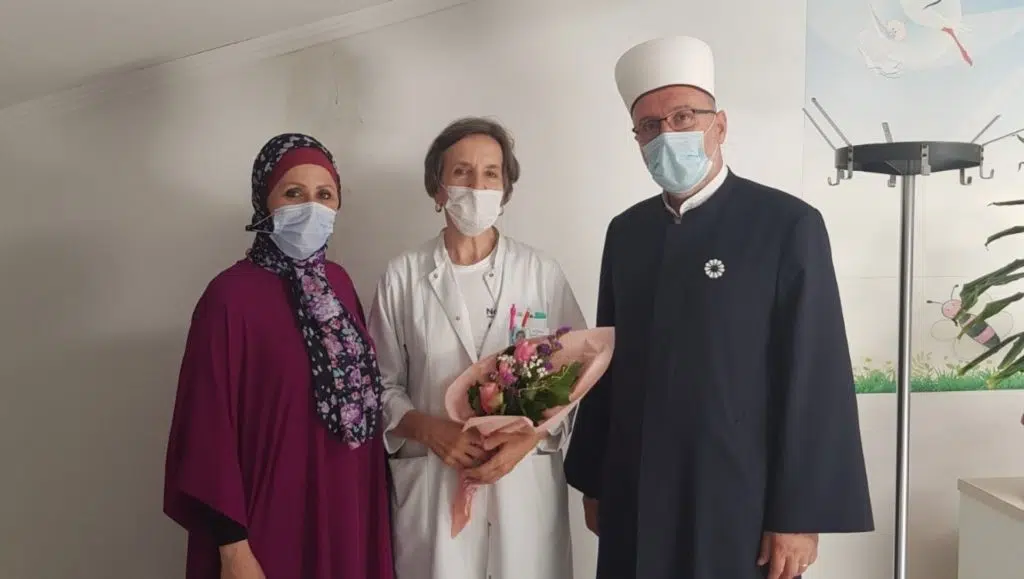 (FOTO) Nova hidžretska godina / Muftija travnički darovao prvorođene bebe u Bolnici Travnik