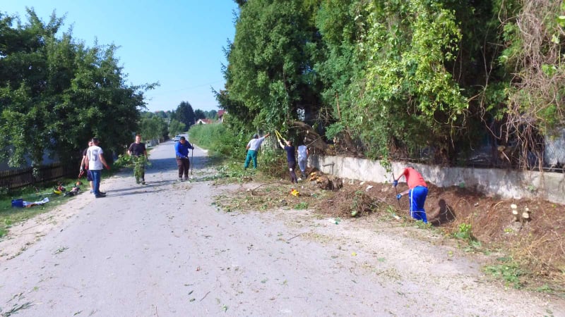 (FOTO/VIDEO) Pogledajte kako teku radovi na čišćenju u Mjesnoj zajednici Slimena