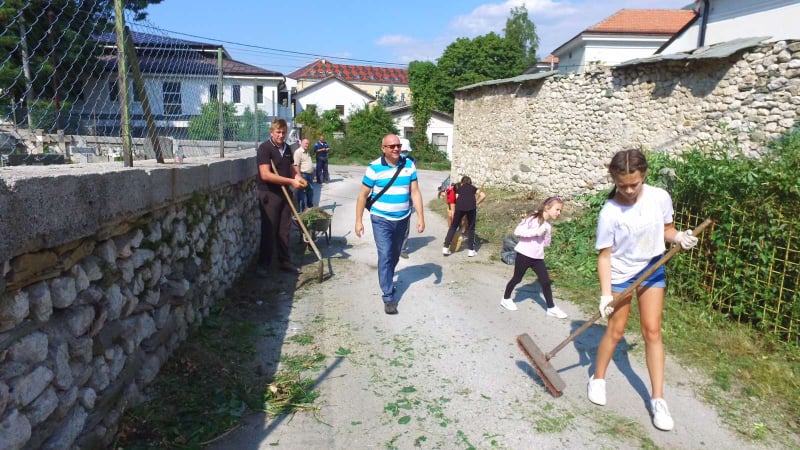 (FOTO/VIDEO) Šarića brdo Travnik / Vrijednu ekipu posjetio načelnik Dautović