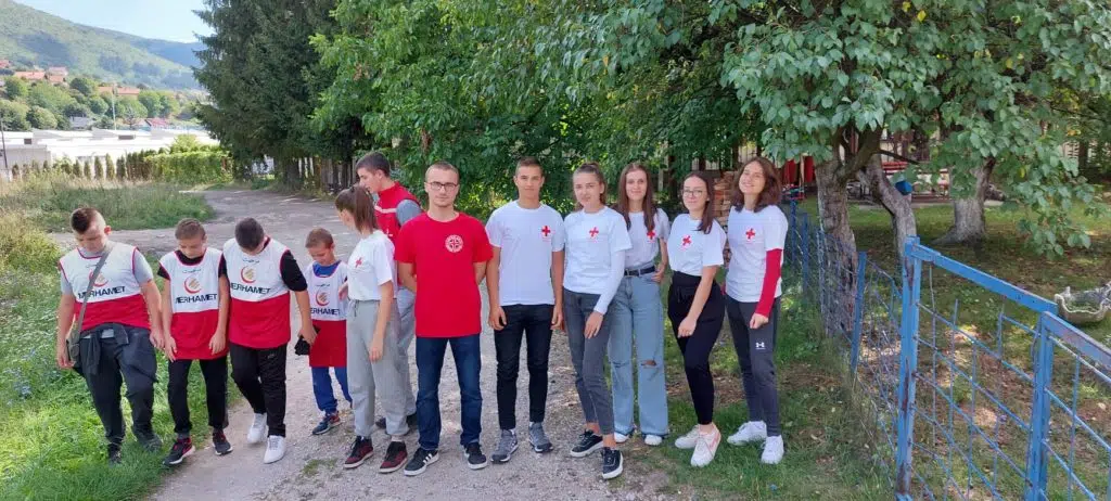 (FOTO) Volonteri Crvenog križa i Merhameta zajedno u akciji čišćenja