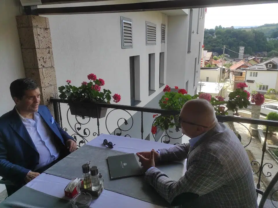 Ambasador Nelson i Dautović o otvaranju Američkog kutka u Travniku i azilu za pse