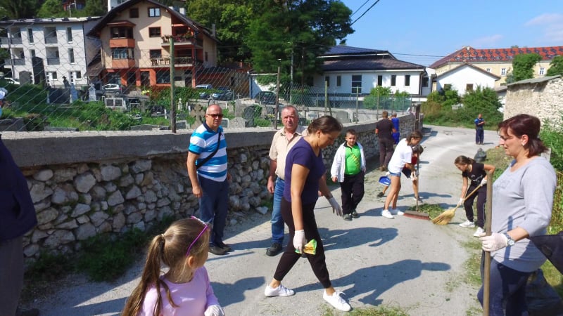 (foto/video) šarića brdo travnik / vrijednu ekipu posjetio načelnik dautović