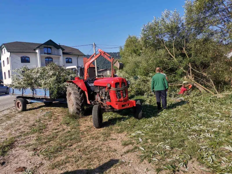 (FOTO) Preko 70 učesnika čisti Mjesnu zajednicu Vitovlje