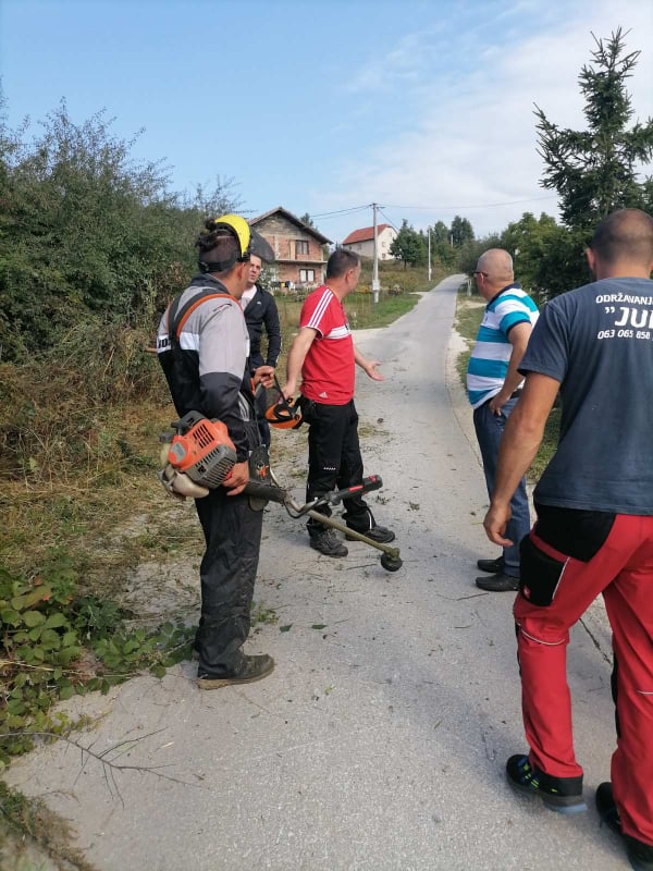 (FOTO) Sedmica društvene odgovornosti u MZ Bila / Dautović obilazi učesnike akcije čišćenja