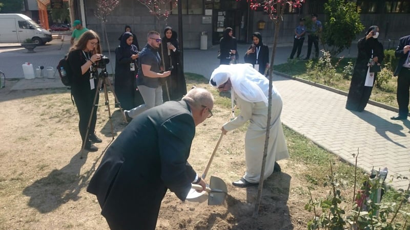 (FOTO/VIDEO) Zeleni šejk i načelnik zasadili drvo/ Član vladajuće porodice Emirata posjetio Travnik