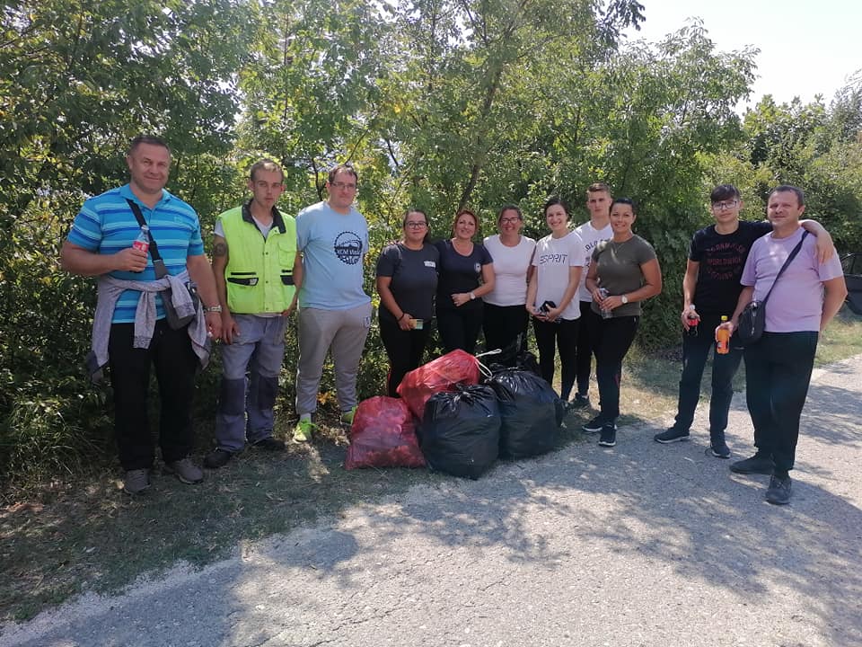 (FOTO) U akciji čišćenja puta Ovčarevo-Galica prikupljeno 60 vreća otpada!